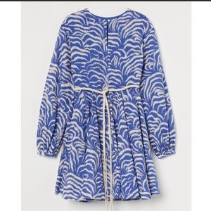 H&M tie belt dress blue pattern blogger favorite